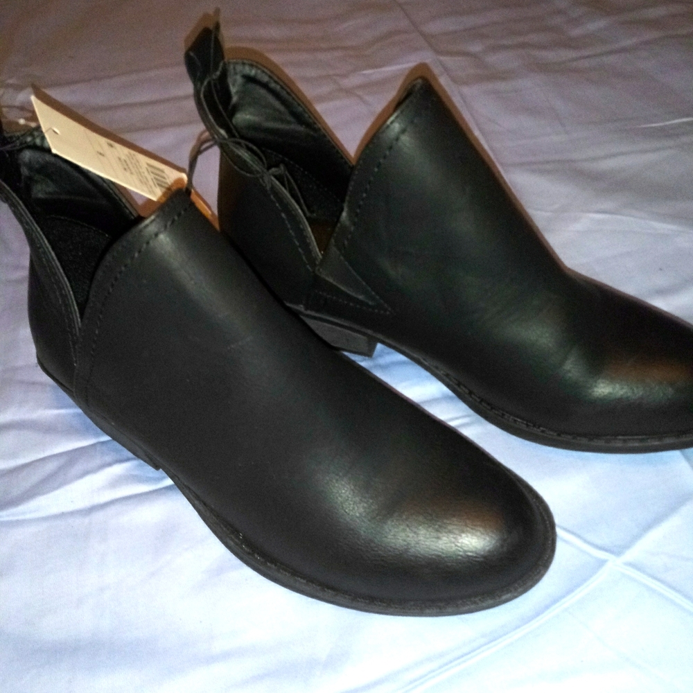 Women's boots.